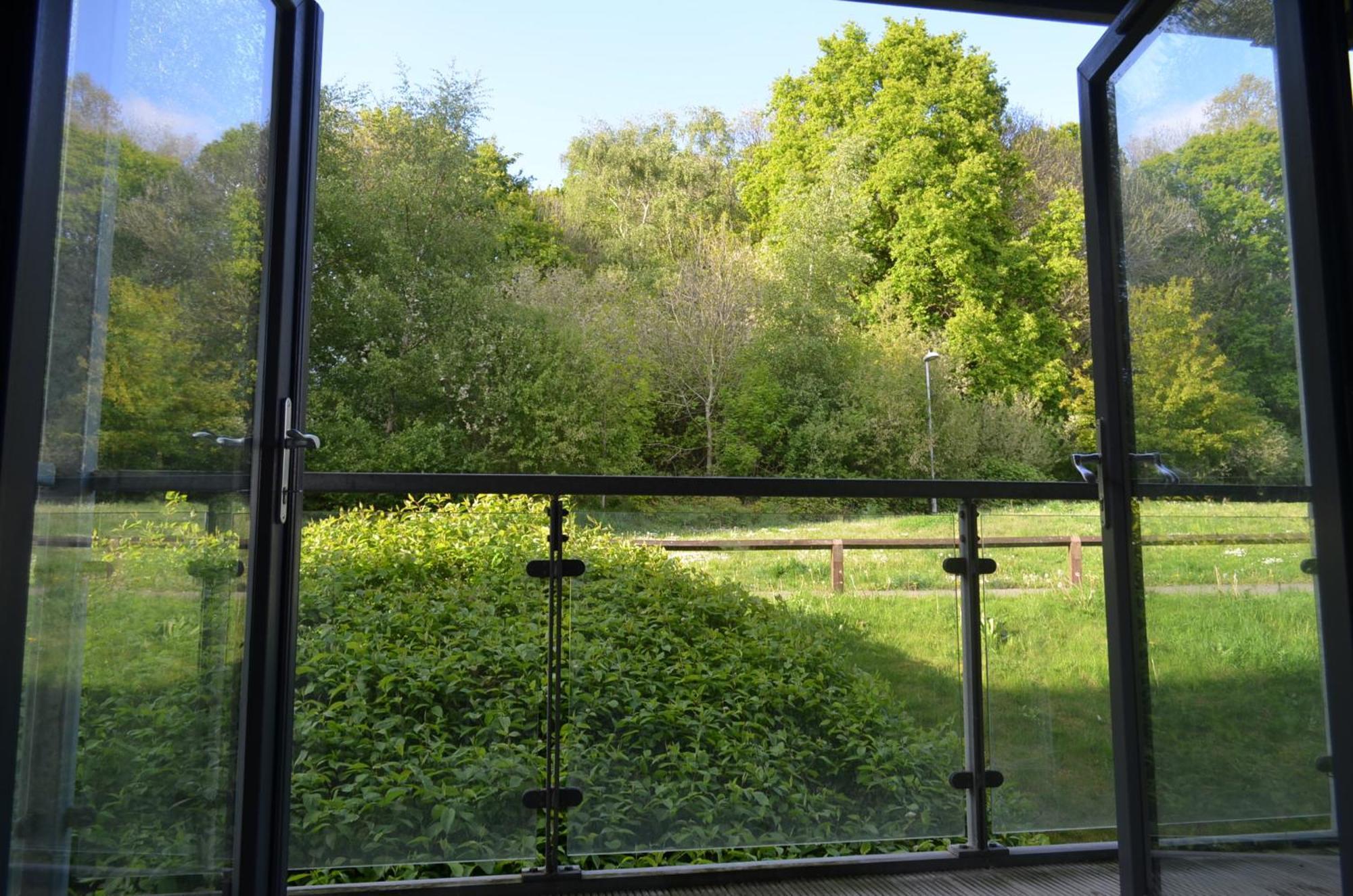 Brentwood Town Retreat - Large 2 Bedroom Apartment Buitenkant foto
